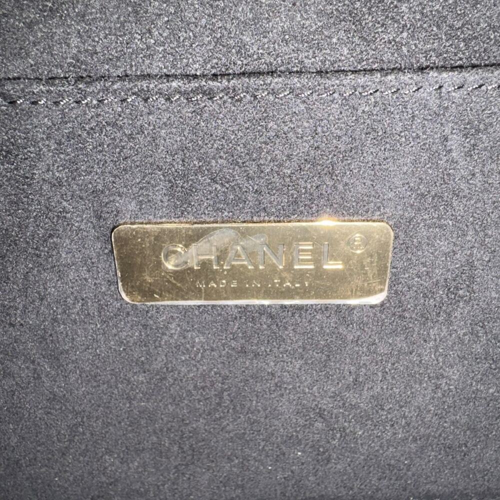 Chanel Matelassé Kiss Lock Frame Shoulder Bag - Picture 10 of 16